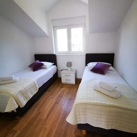New 9 Minutes From Split Airport