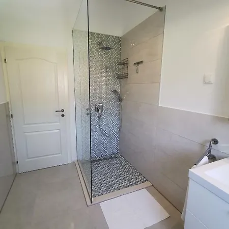 Apartment New 9 Minutes From Split Airport *