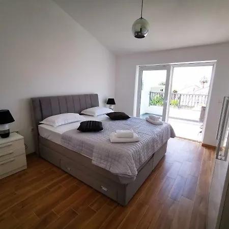 Apartment New 9 Minutes From Split Airport