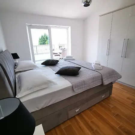 New 9 Minutes From Split Airport