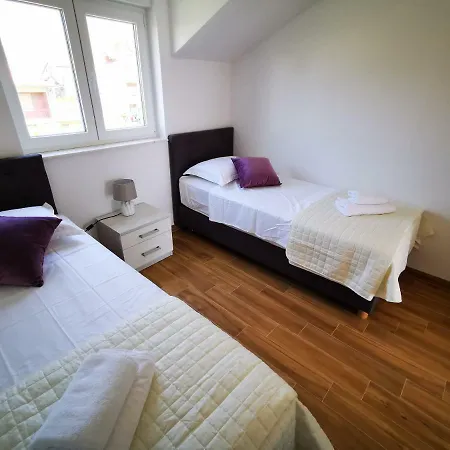 New 9 Minutes From Split Airport